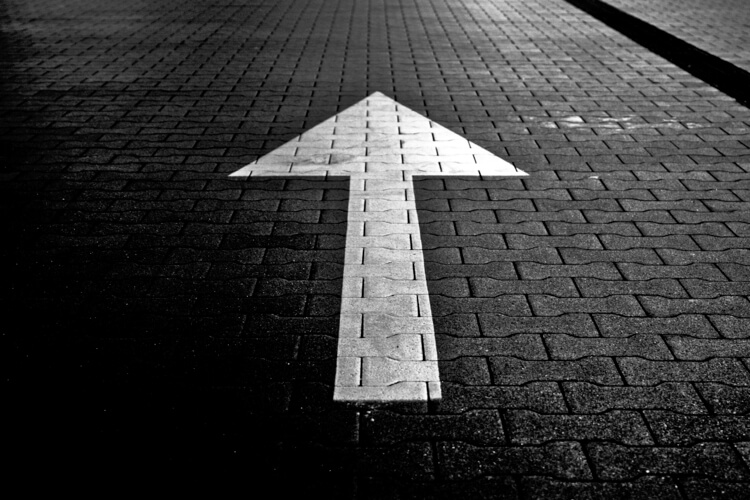 winter-road-arrow-750x500