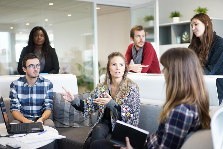 people-talking-in-office750x500 people talking in office